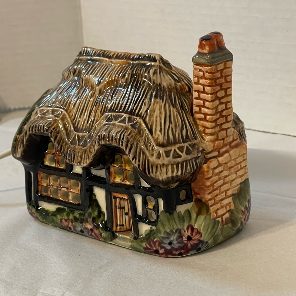 Rustic Ceramic Cottage Light - Picture 2 of 9